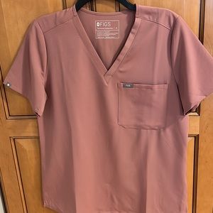 Figs scrub top